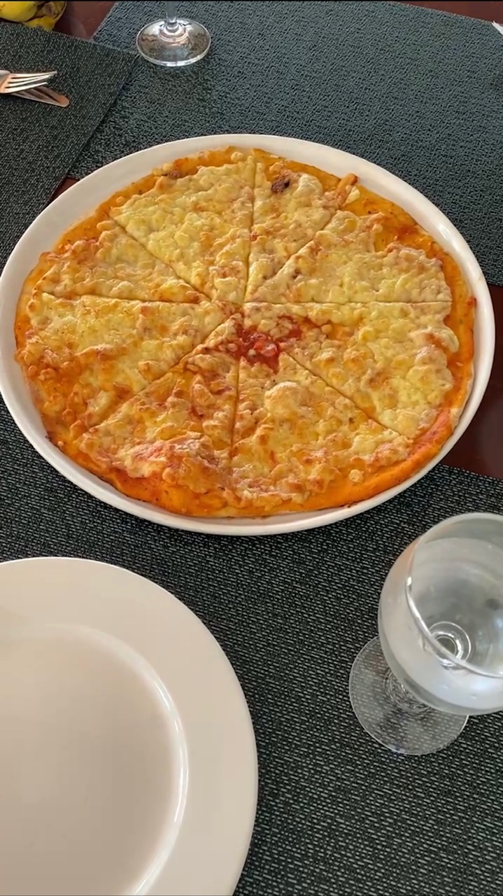 Praslin-Seychellen. Pizza Margarita