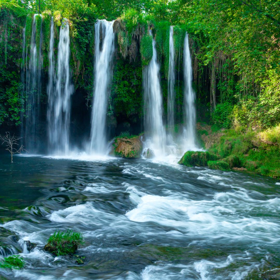 Die Oberen Düden-Wasserfälle befinden sich etwa 15 Kilometer nordöstlich von Antalya's Stadtzentrum.