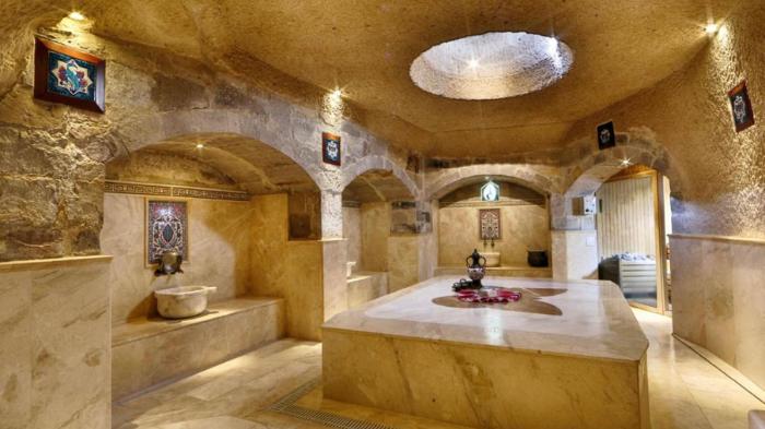 Für diejenigen, die sich nach Entspannung sehnen, bietet das Kelebek Special Cave Hotel & Spa einen Wellnessbereich, in dem man sich verwöhnen lassen kann.
