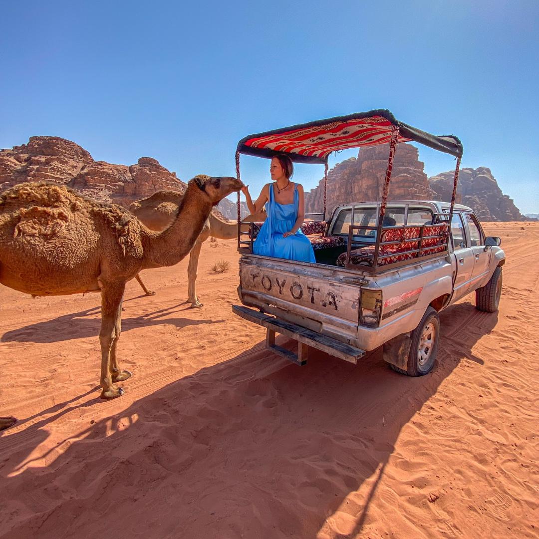Jordanien Tauch ein in die atemberaubende Wüstenlandschaft von Wadi Rum.